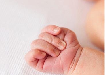صورة كف رضيع تثير رواد مواقع التواصل الاجتماعي