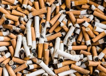 تلقن زوجها درسًا قاسيًا بسبب السجائر .. فيديو