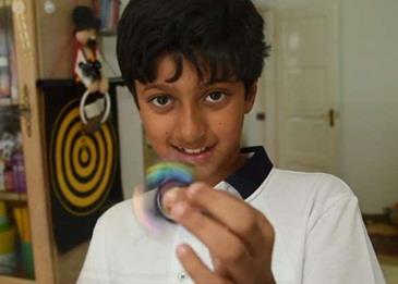 طفل هندي يتفوق على اينشتاين