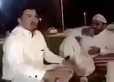 بعد تفاخره بضرب المصري .. الشرطة تقبض عليه ويدعي بعدها أنه كان يمزح .. فيديو