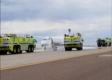 احتراق محرك طائرة قبل هبوطها بقليل