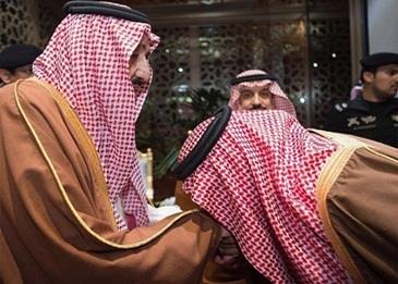 صورة لولي العهد وخادم الحرمين الشريفين تثير الإعجاب على مواقع التواصل الاجتماعي