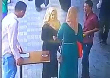 فيديو بالأردن لمشاجرة بين شاب وفتاة