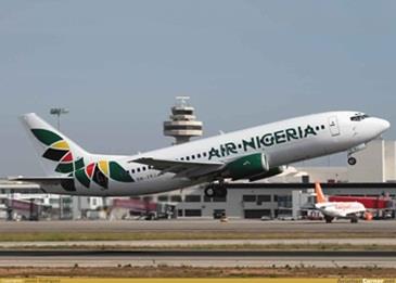 تأجيل طائرة حجاج بعد تعرضهم للخطر والسبب .. الطيور