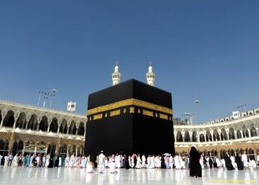 بالفيديو .. بكاء وانهيار أحد الحجاج عنده مغادرة مكة المكرمة