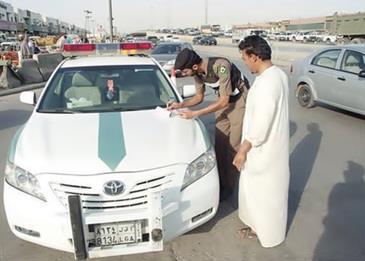 المرور بالسعودية ينهي الجدل حول وضع علبة المناديل على طابلون السيارة
