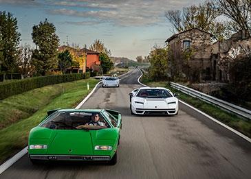 لامبورغيني كونتاش LPI 800-4 تسير للمرّة الأولى على الطرقات