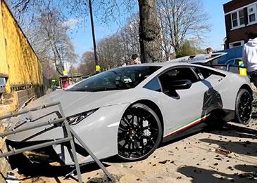 اضغط لمشاهدة الفيديو: استعراض فاشل يحول لامبورجيني فاخرة إلى حطام!