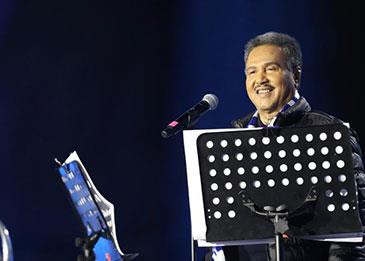 محمد عبده يخطف الأنظار في البوليفارد بعد رقصه على طريقة مايكل جاكسون