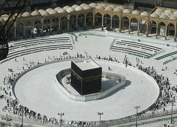 رصد ظاهرة فلكية فوق الكعبة مع غروب الشمس