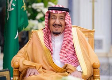 الملك سلمان يعلق على عدم إقامة صلاة الجماعة والتراويح في رمضان