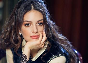 طليقة ملك ماليزيا السابق تتحدث للمرة الأولى عن خيانته