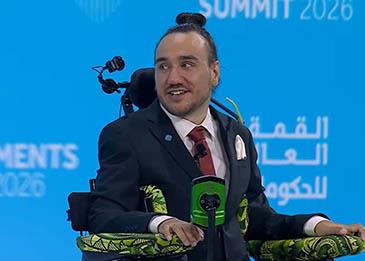 أول شخص في العالم زرع رقاقة إلكترونية في دماغه يشير إلى أنها مكّنته من القيام بأمور كانت مجرد حلم