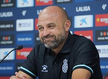 مانولو غونزاليس من سائق حافلة إلى مدرب ذي إنجازات استثنائية