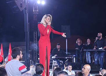 مايا دياب ترقص بحماس