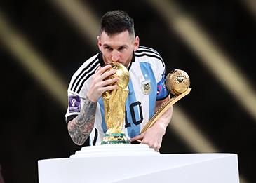 رسمياً ميسي أسطورة العالم وأفضل لاعب في تاريخ كرة القدم