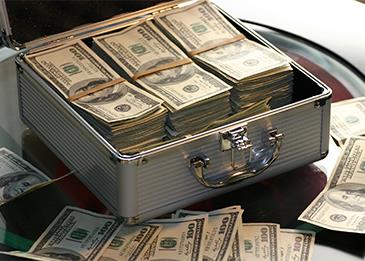 ملياردير روسي سيحرق 600 مليون دولار عوض منحها لطليقته