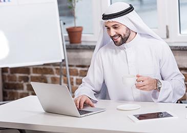 الكشف عن عدد السنوات التي يحتاجها الموظف العربي ليصبح مليونيراً