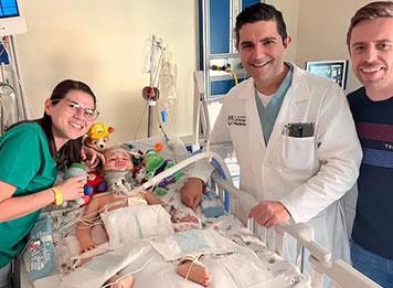 «معجزة جراحية» طبيب لبناني يعيد تركيب رأس طفل بعد انفصاله عن جسده