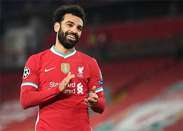 صلاح يشعل مواقع التواصل الاجتماعي بعد دخوله إلى غرفة ملابس متتخب كينيا ليواسيهم