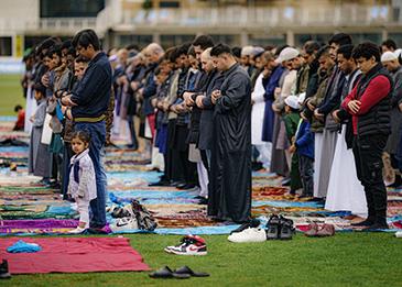 نادي بلاكبيرن روفرز الإنجليزي يخصص ملعبه لاستضافة صلاة العيد