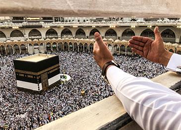 بالفيديو... شهرة كبيرة لأول مولود في موسم الحج الحالي