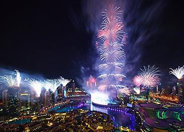 شاهد العروض الاستثنائية التي استقبلت بها الإمارات العام 2020