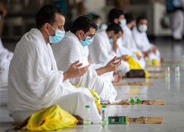 السعودية تتخذ قرارا بتعقيم المسجد الحرام 10 مرات يوميا بعد الاعلان عن عودة العمرة تدريجيا
