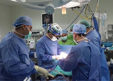 إفطار رمضاني خلال عملية جراحية للدماغ يحدث ضجة في السعودية