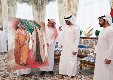 اضغط لمشاهدة الصور: تركي الدخيل يقدم هدية لافتة لولي عهد أبوظبي