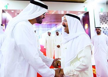 أمير الكويت يغادر أمريكا بعد استكمال العلاج وحاكم دبي يرحب بعودته