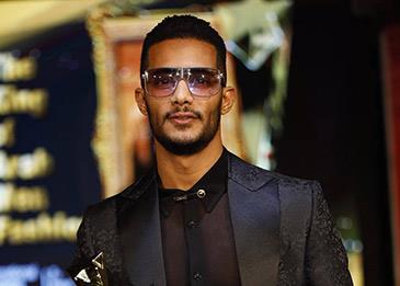 محمد رمضان يشتري سيارة رولز رويس كولينان جديدة