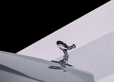 مجسّم روح السعادة بتصميم يحاكي أروع سيارة انسيابية من رولز-رويس على الإطلاق