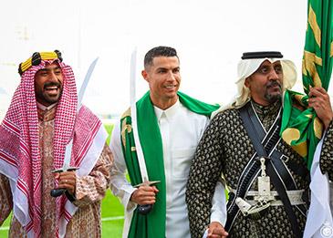 رونالدو يشارك في احتفالات يوم التأسيس مرتيداً زي التأسيس السعودي