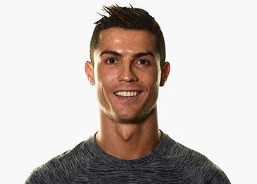 فيديو لرونالدو وهو يداعب طفلته يحظى بإعجاب رواد مواقع التواصل