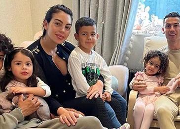 رونالدو ينشر صورة مولودته