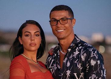 رونالدو يعلن عن حمل صديقته جورجينا رودريغيز بتوأم