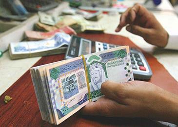التصويت يحسم فرض رسوم تحويلات الأجانب في السعودية