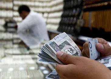 التصويت يحسم فرض رسوم تحويلات الأجانب في السعودية