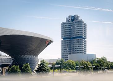 "تصميم يشكل نظرة على المستقبل" مقر BMW الرئيسي يحتفل بذكرى تأسيسه الخمسين