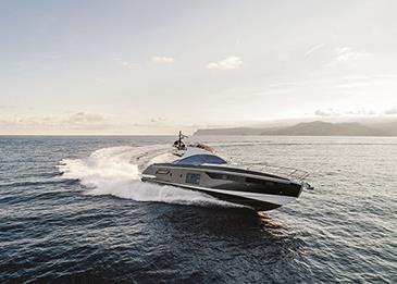 "أزيموت لليخوت" تعرض "لادولتشي فيتا 3.0" في ميلانو