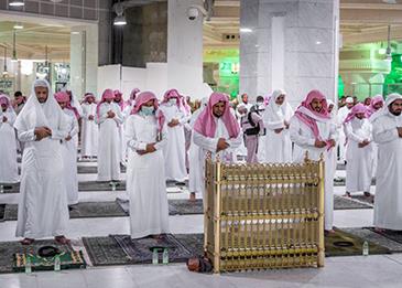 مشاهد تحبس الأنفاس من صلاة التراويح بالمسجد الحرام في ليلة الـ27 من رمضان