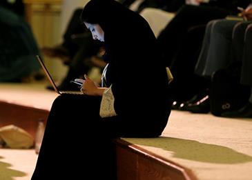 اضغط لمشاهدة الفيديو: فتاة سعودية جديدة تستغيث والسلطات تستنفر!