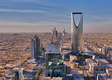 طالب سعودي يذهب لمدرسته صباحًا رغم تعليق الدراسة