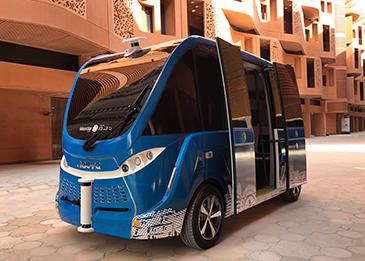 اضغط لمشاهدة الفيديو: مدينة مصدر أبوظبي تعتمد أول سيارة ذاتية القيادة