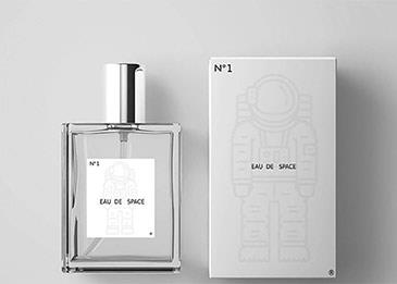 بعد سنوات لتطويره إطلاق عطر جديد برائحة الفضاء