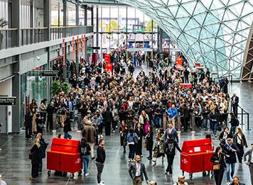 رائد في حوار حصري مع رئيسة معرض "سالوني ديل موبيلي" حول أهمية هذا الحدث في الرياض