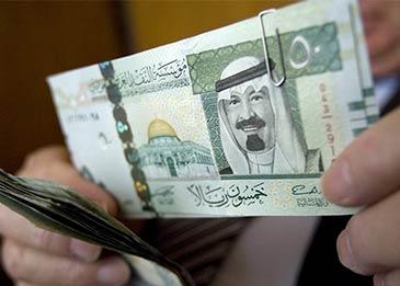 خبير سعودي يكشف أسباب انخفاض تحويلات الأجانب: مغادرة الأجانب