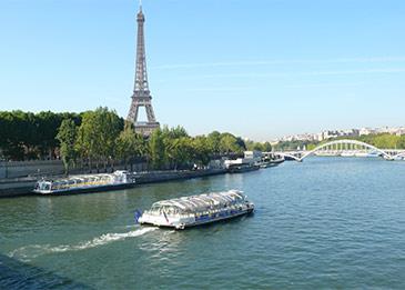 فيديو لـ "تاكسي مائي" ينطلق في نهر السين لتجنب الازدحام المروري