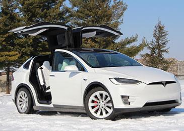 "تسلا" تتفرد بسيارة راقصة